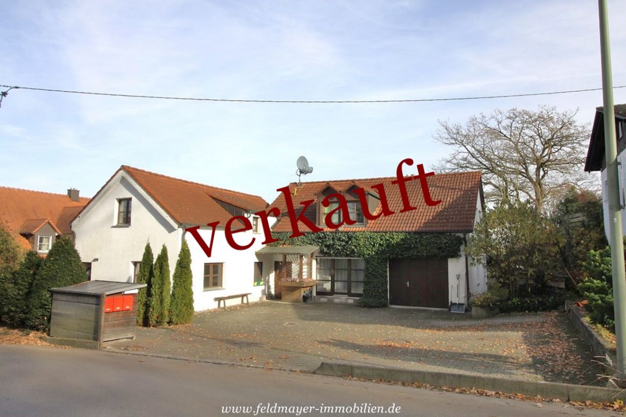 Friedberg: Idyllisches Ein-/Mehrfamilienhaus in ländlicher Lage in Friedberg-Harthausen 