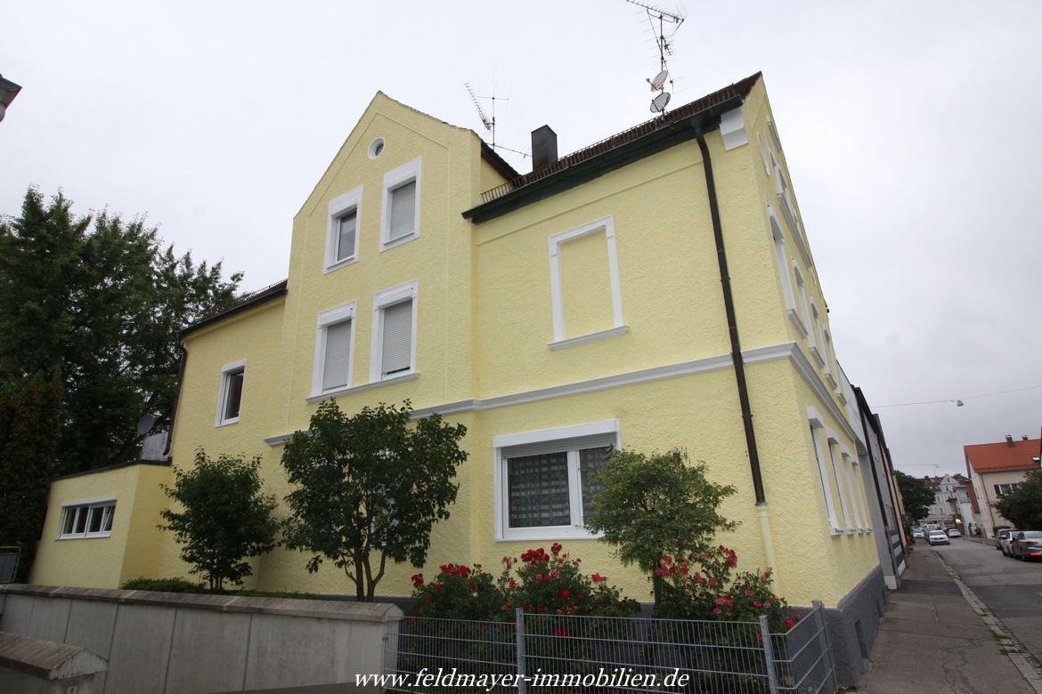 Augsburg: Verkauft! Reserviert! Gepflegtes Mehrfamilienhaus mit zusätzl. Gewerbeflächen - Lechhausen 