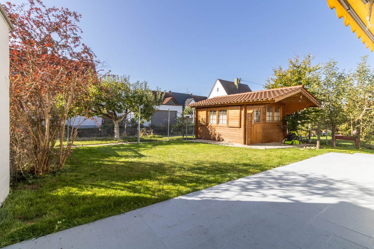Gersthofen-Hirblingen: Erstbezug nach Sanierung! Moderne DHH mit Garage, 6 Zimmer, neue Fernwärme Hz 