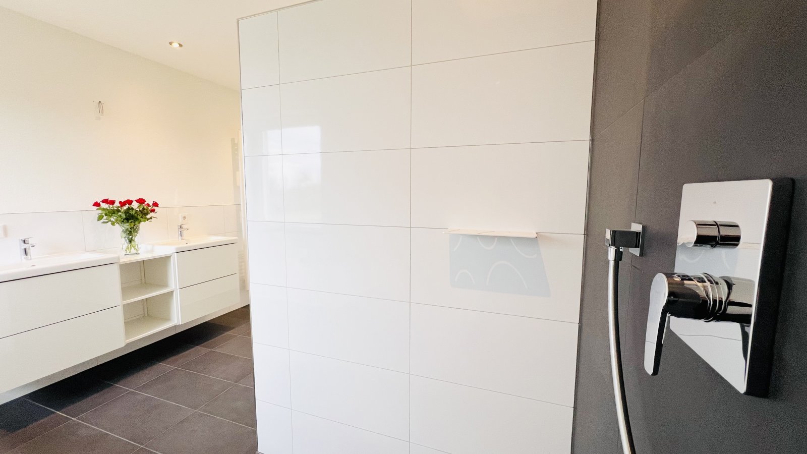 Exklusive Doppelhaushälfte Neubau 2024 | KfW-55 | A+ | Garten | Glasfaser | Designküche