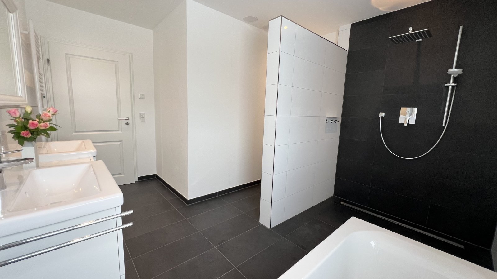Exklusive Doppelhaushälfte Neubau 2024 | KfW-55 | A+ | Garten | Glasfaser | Designküche