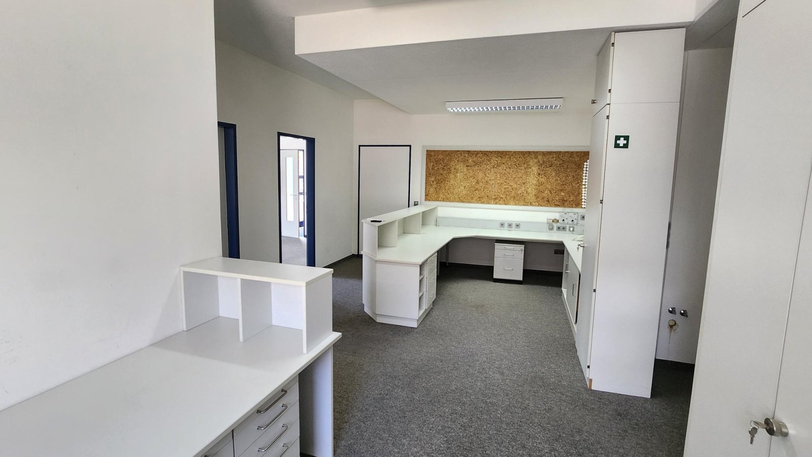 Teilmöblierte, freundliche Büroräume in zentraler Lage beim Amtsgericht Göggingen