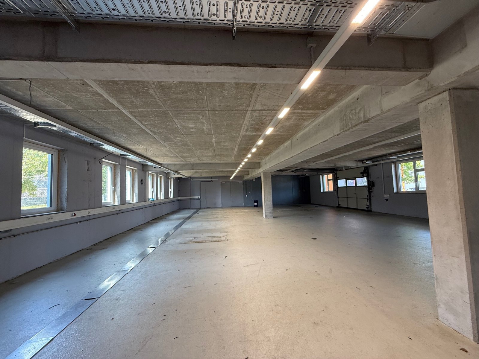 WESTPOINT Business Center: Ausstellungs, Lager oder Werkstattflächen im Sheridan-Gewerbepark!