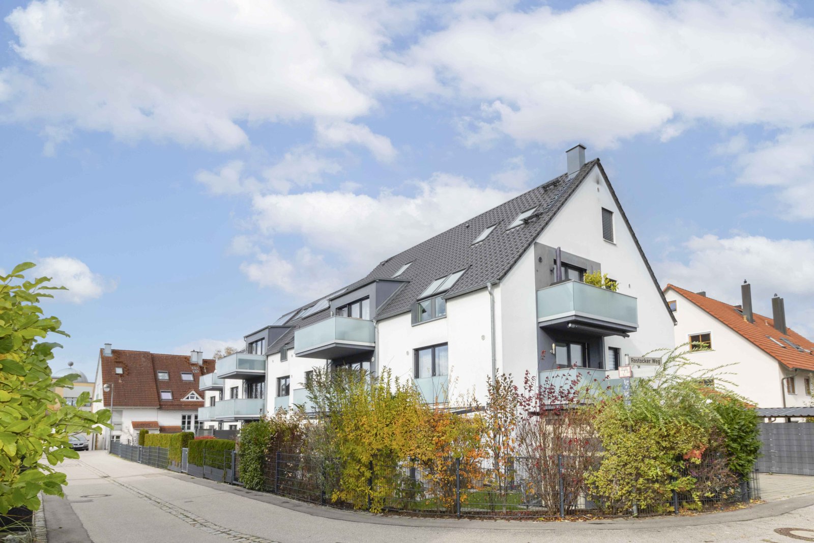 Diedorf: Moderne, helle 2 ZKB mit großem Balkon - ruhig gelegen! 
