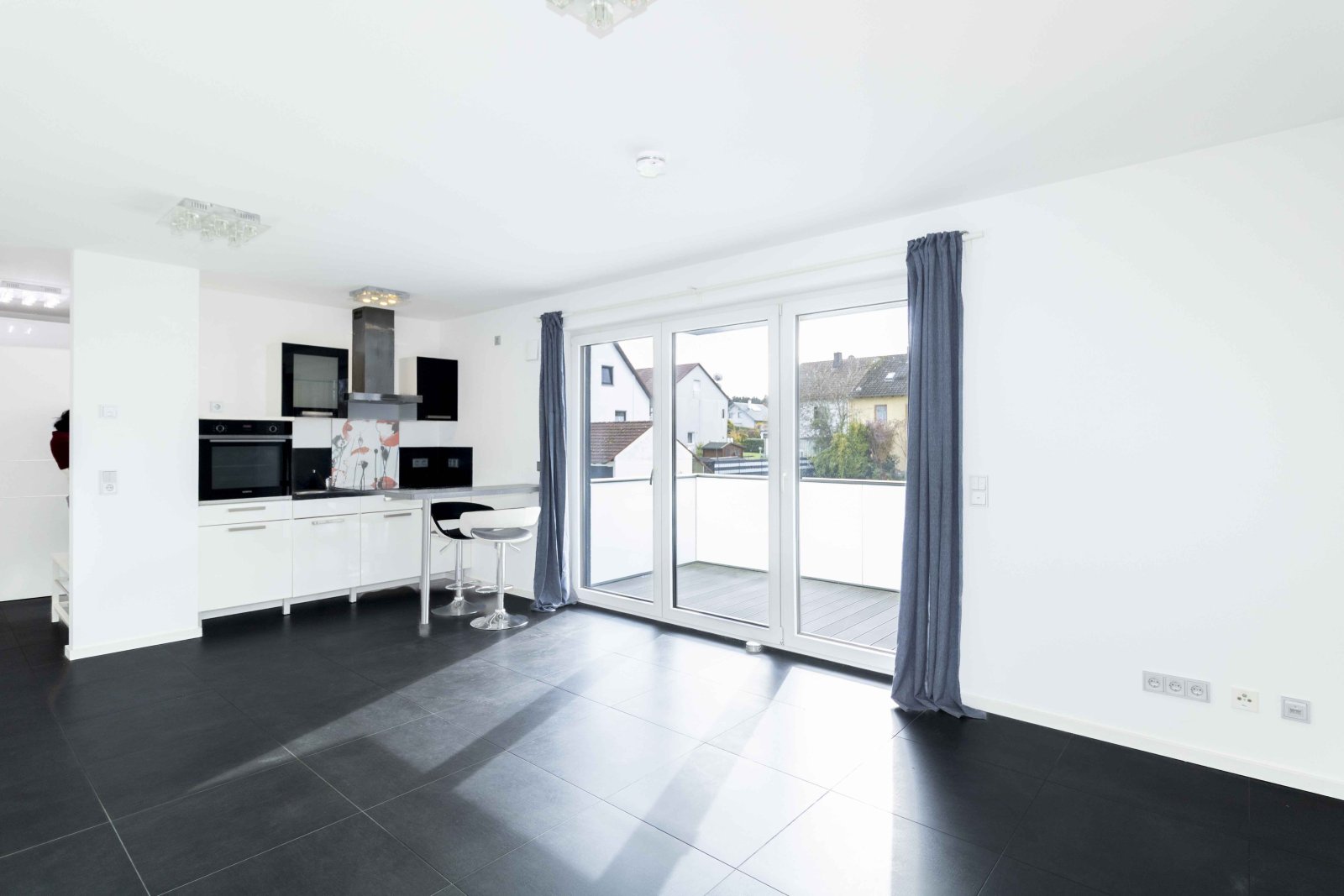 Moderne, helle 2 ZKB mit großem Balkon - ruhig gelegen!