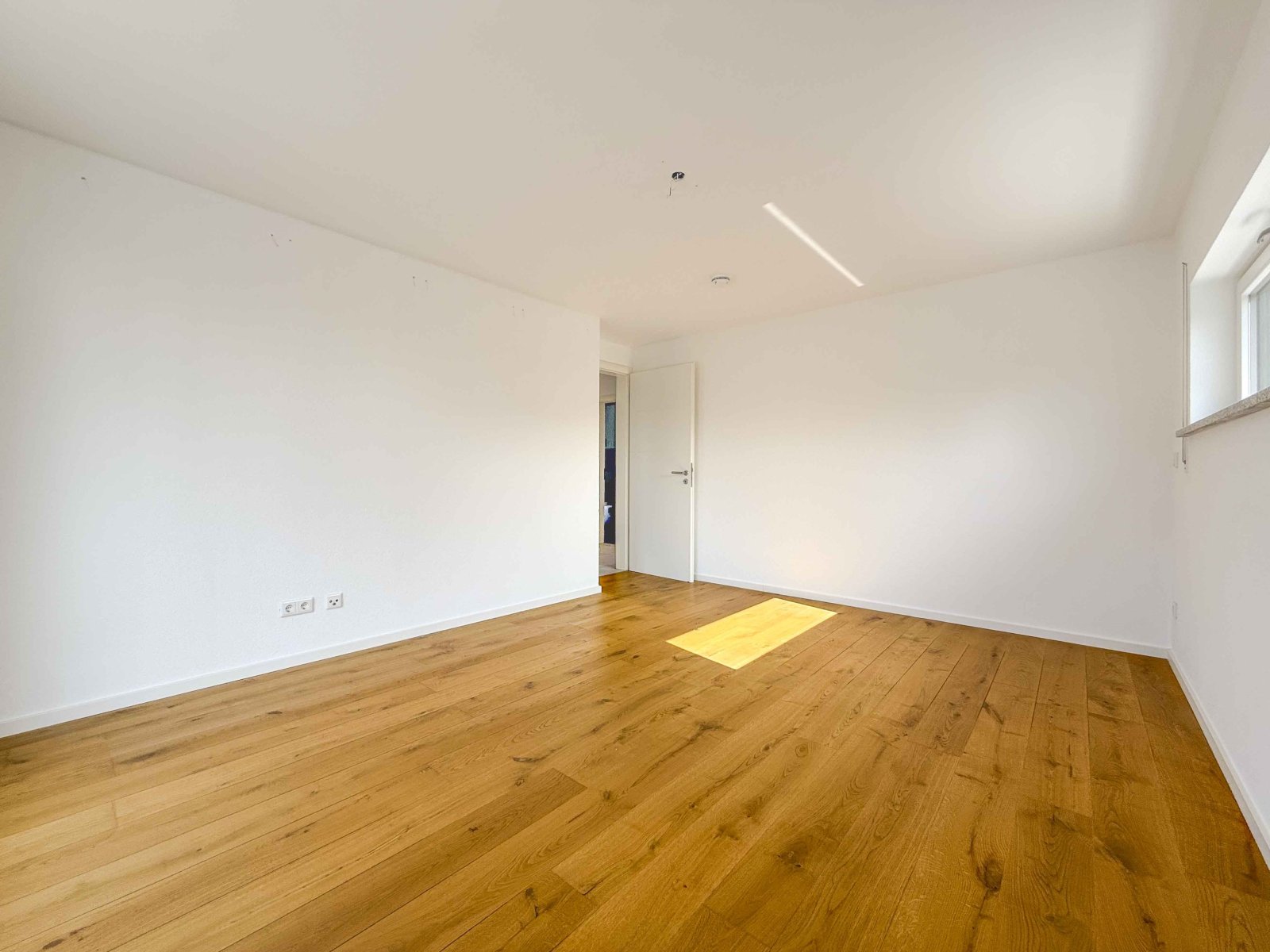 Exklusive 3 ZKB Moderne Terrassenwohnung (BJ.2017)  mit hochwertiger Ausstattung und EBK!