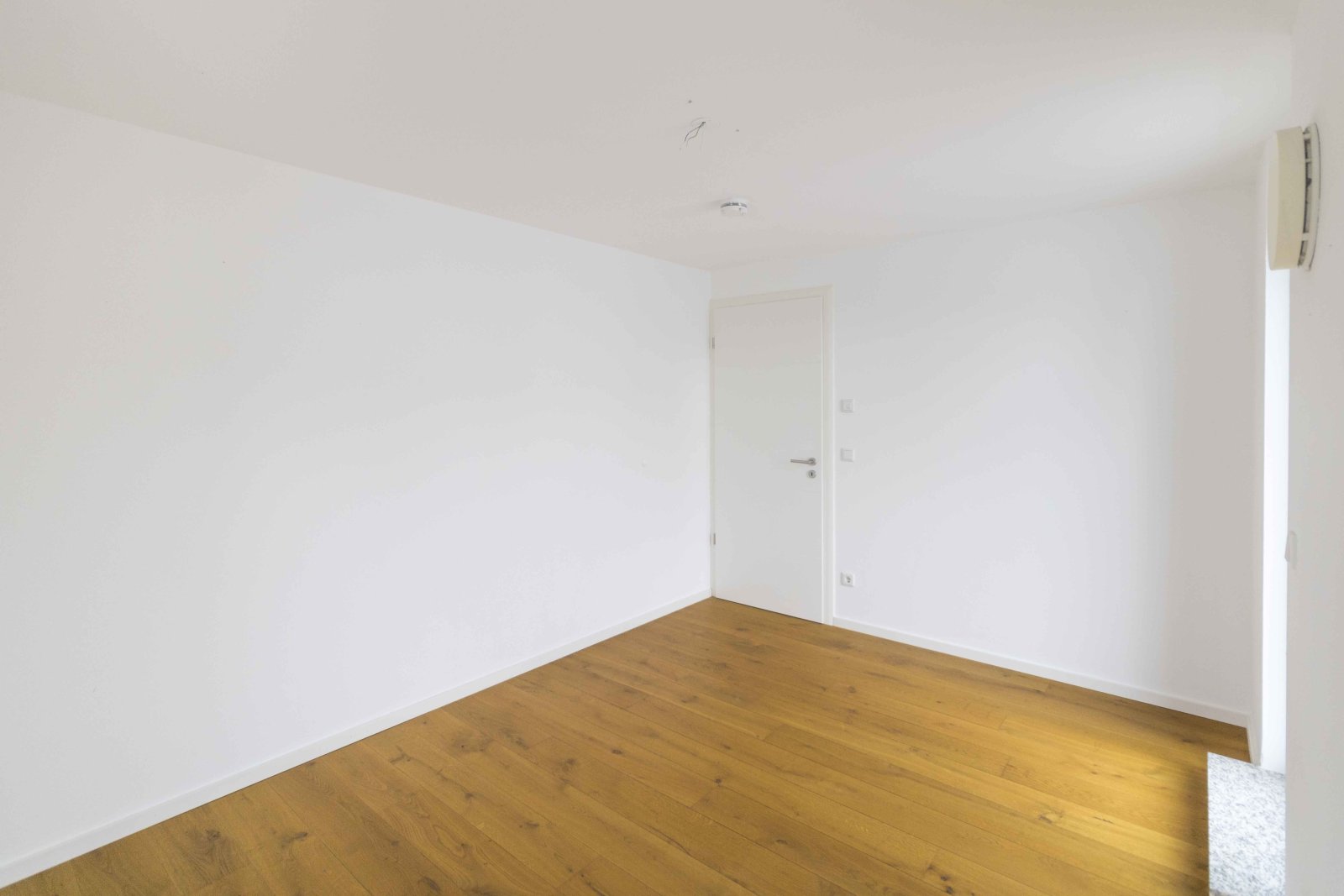 Exklusive 3 ZKB Moderne Terrassenwohnung (BJ.2017)  mit hochwertiger Ausstattung und EBK!