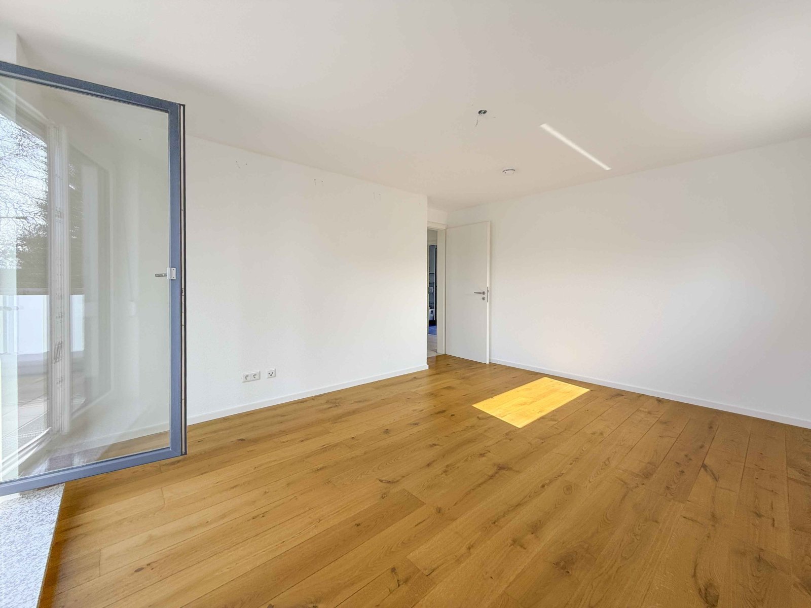 Exklusive 3 ZKB Moderne Terrassenwohnung (BJ.2017)  mit hochwertiger Ausstattung und EBK!