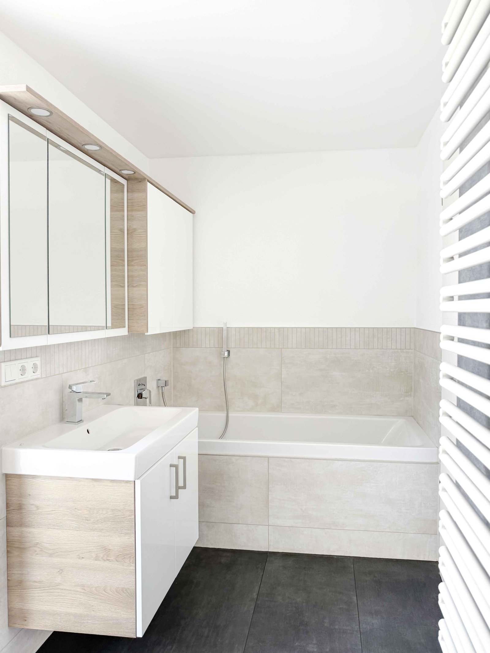 Exklusive 3 ZKB Moderne Terrassenwohnung (BJ.2017)  mit hochwertiger Ausstattung und EBK!
