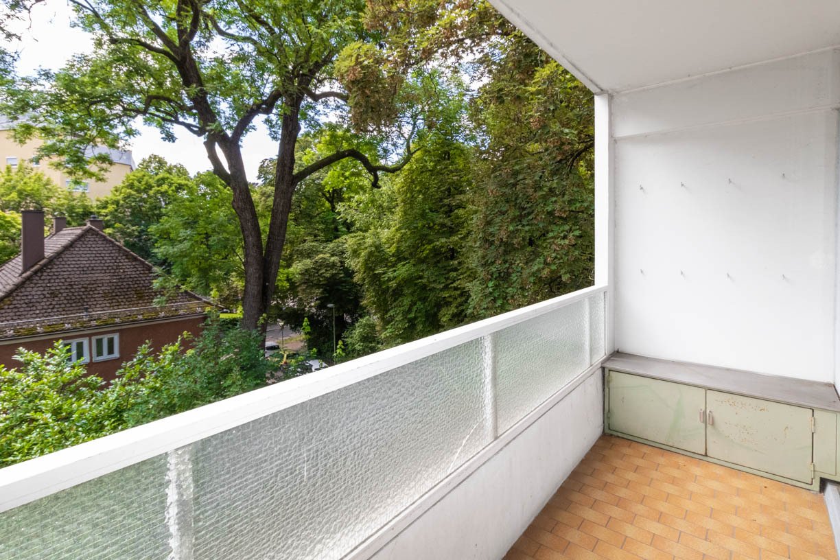 Für 2 Jahre zur Vermietung befristet! Möbel auf Anfrage - Attraktive Citywohnung mit Balkon, neue Fernwärme Hz, Vollwärmeschutz, in bester Wohnlage!