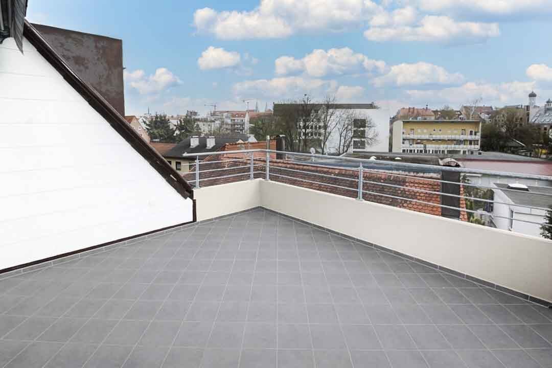 Juwel in der Innenstadt von Augsburg! Kernsanierte 2 ZKB mit Dachterrasse in absoluter Zentrumslage im Georgenviertel! Bald mieterfrei!