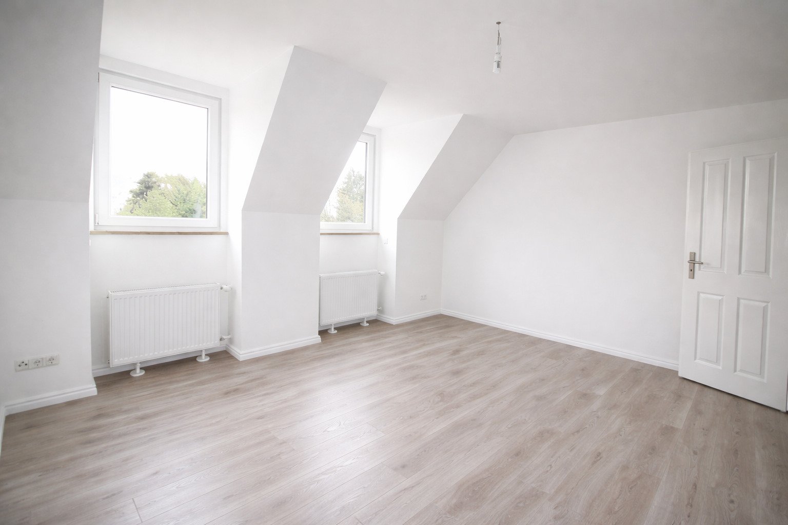 Juwel in der Innenstadt von Augsburg! Kernsanierte 2 ZKB mit Dachterrasse in absoluter Zentrumslage im Georgenviertel! Bald mieterfrei!