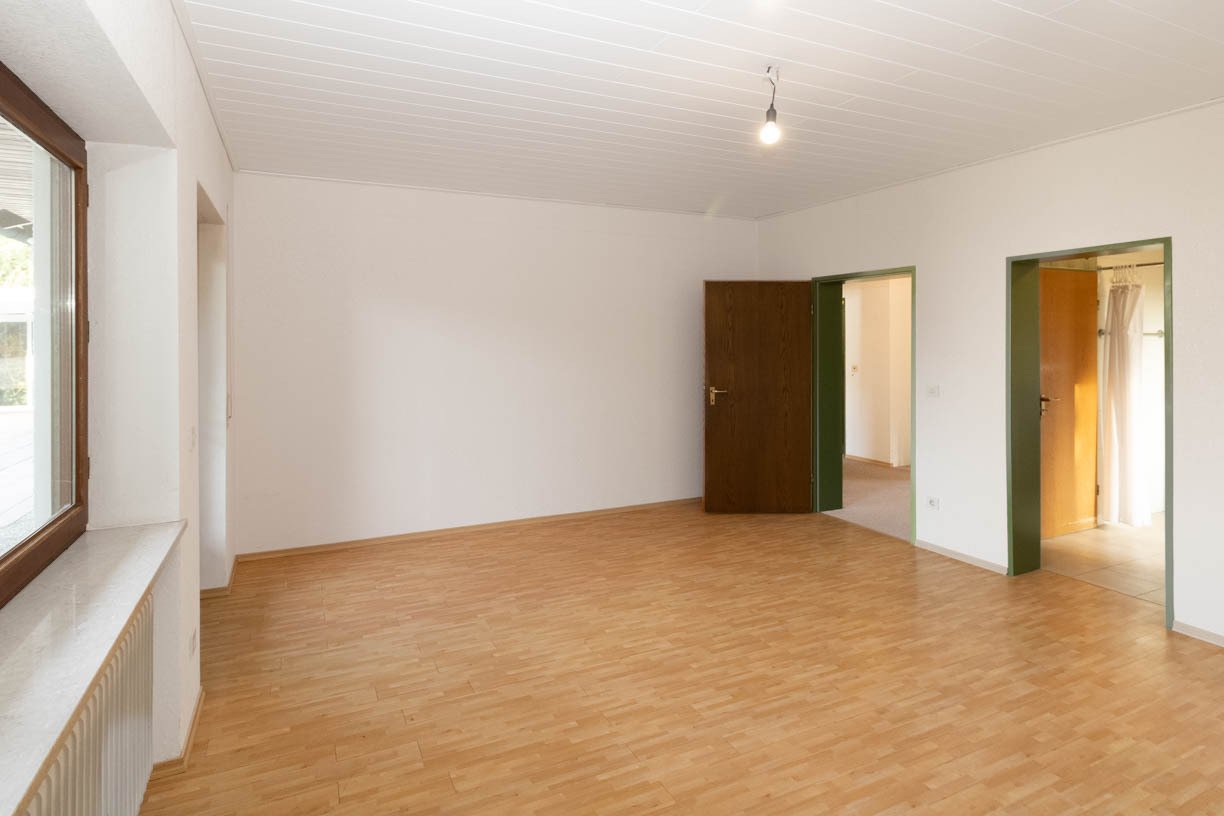Mehrgenerationenhaus in naturnaher Lage – mit Einliegerwohnung, außergewöhnlichen Raumhöhen und flexiblem Grundriss