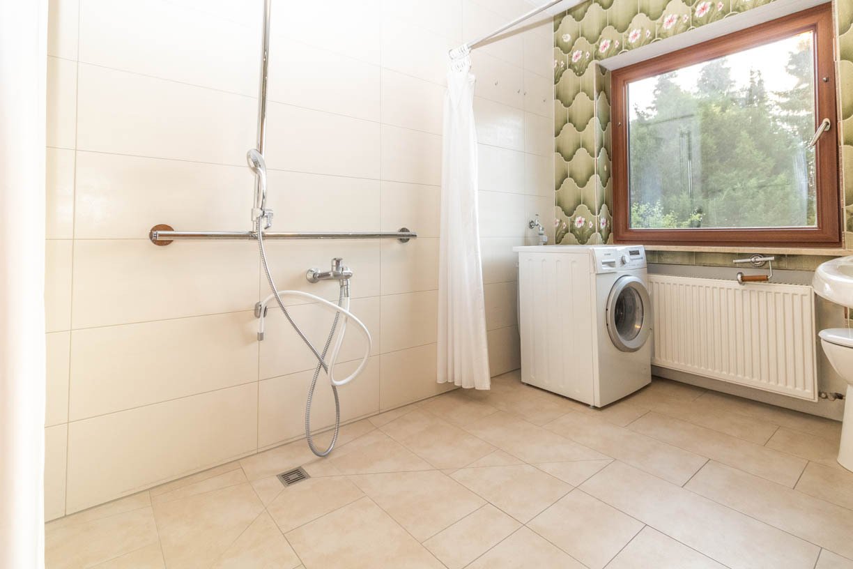 Mehrgenerationenhaus in naturnaher Lage – mit Einliegerwohnung, außergewöhnlichen Raumhöhen und flexiblem Grundriss