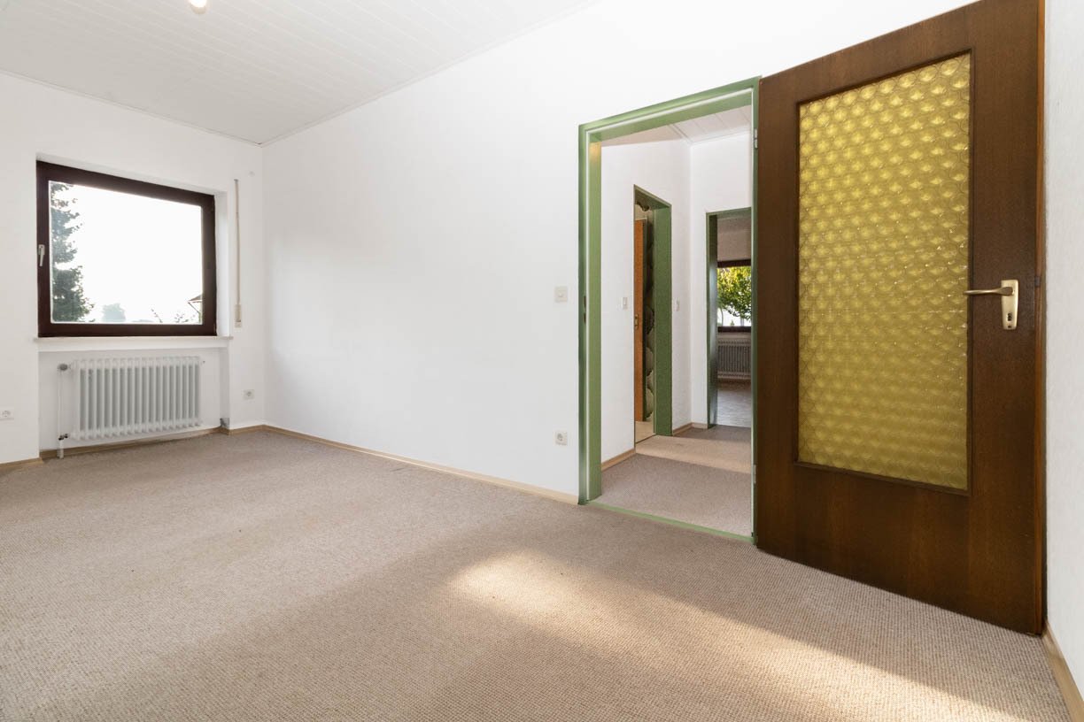 Mehrgenerationenhaus in naturnaher Lage – mit Einliegerwohnung, außergewöhnlichen Raumhöhen und flexiblem Grundriss