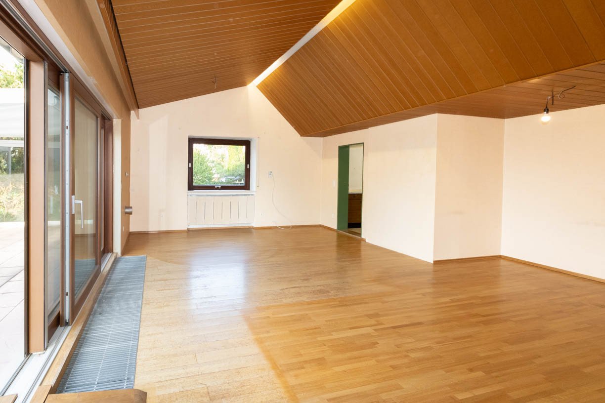Mehrgenerationenhaus in naturnaher Lage – mit Einliegerwohnung, außergewöhnlichen Raumhöhen und flexiblem Grundriss