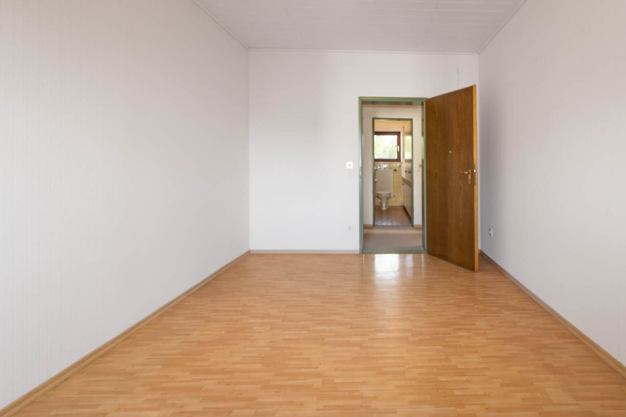 Mehrgenerationenhaus in naturnaher Lage – mit Einliegerwohnung, außergewöhnlichen Raumhöhen und flexiblem Grundriss