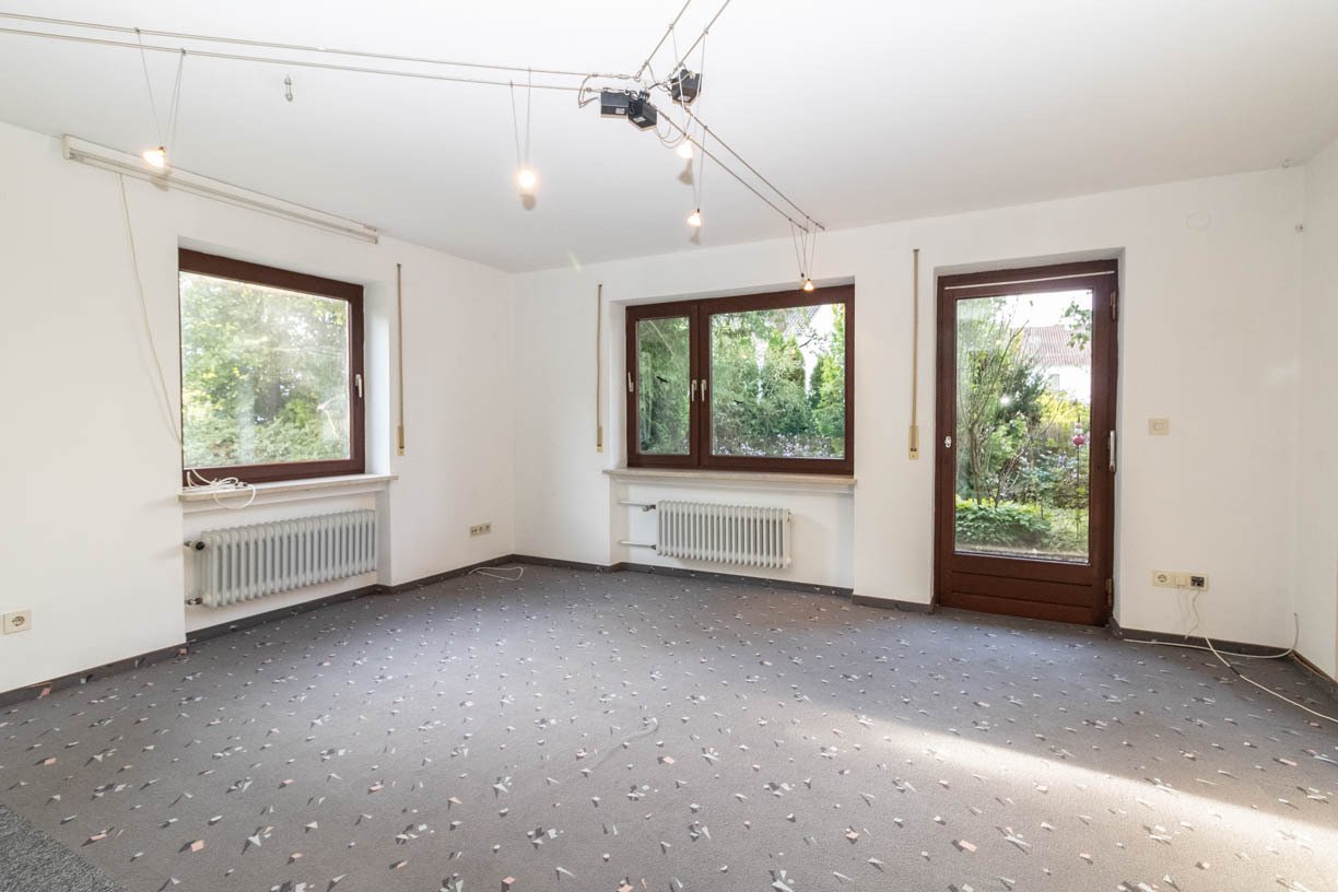 Mehrgenerationenhaus in naturnaher Lage – mit Einliegerwohnung, außergewöhnlichen Raumhöhen und flexiblem Grundriss