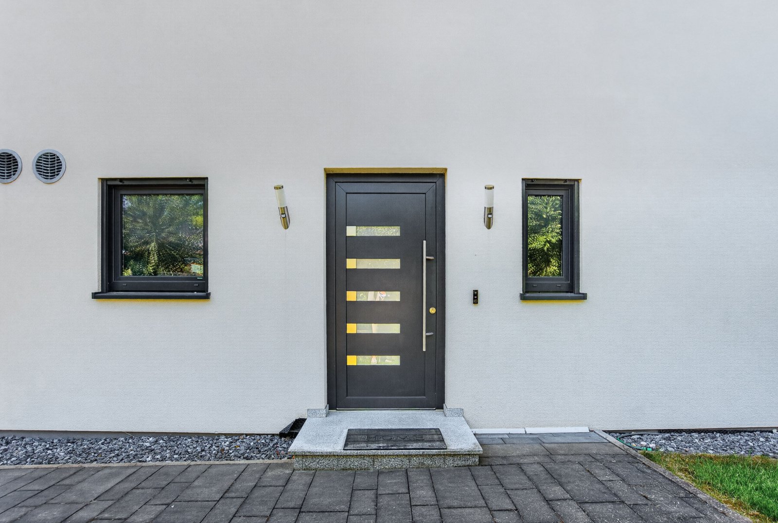 Modernes Bien-Zenker-Effizienzhaus KfW 55 – Stilvoll wohnen mit Komfort und Zukunft