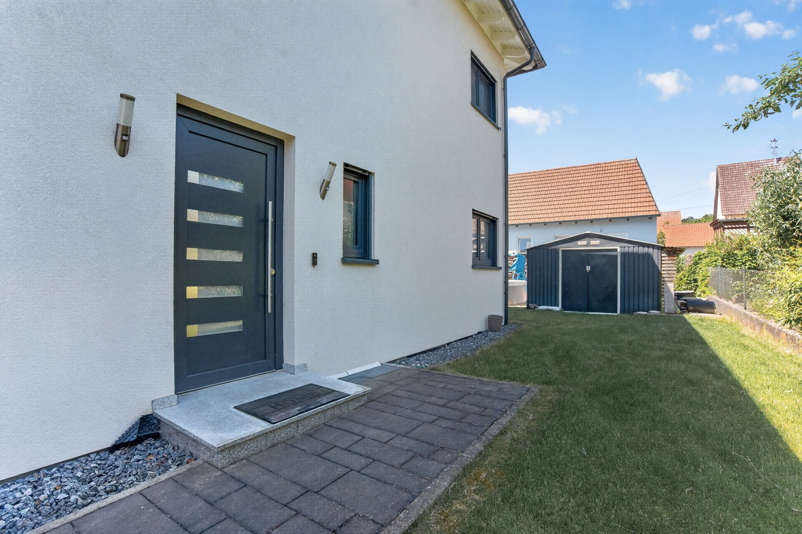 Modernes Bien-Zenker-Effizienzhaus KfW 55 – Stilvoll wohnen mit Komfort und Zukunft