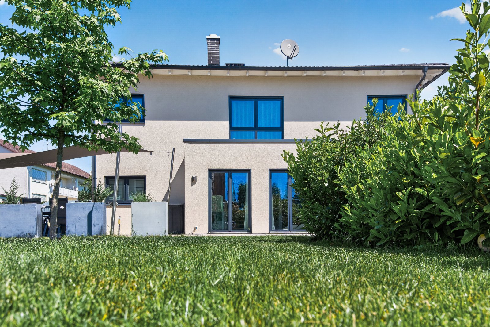 Biberbach: Modernes Bien-Zenker-Effizienzhaus KfW 55 – Stilvoll wohnen mit Komfort und Zukunft 