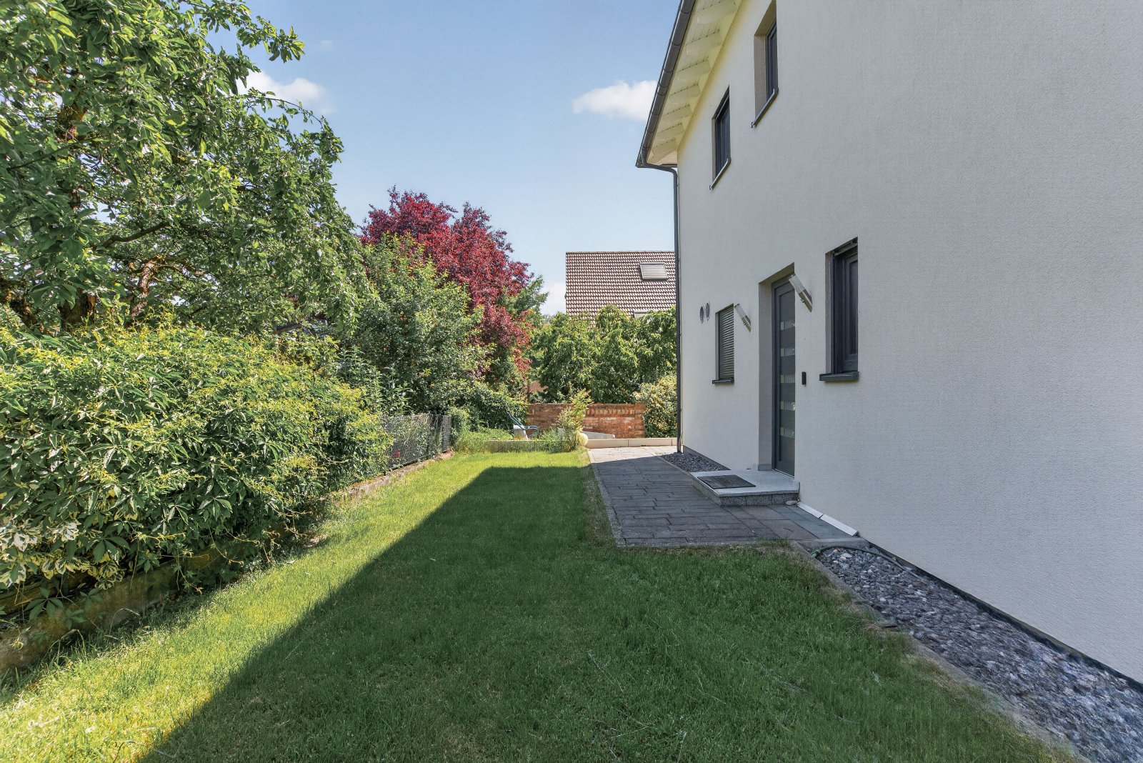 Modernes Bien-Zenker-Effizienzhaus KfW 55 – Stilvoll wohnen mit Komfort und Zukunft