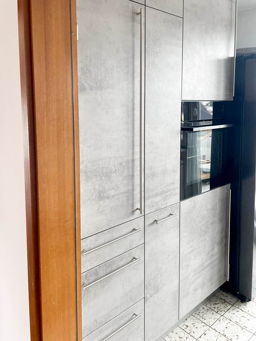 Helle großzügige 3 ZKB Dachwohnung mit sonniger Loggia und EBK zur Ablöse
