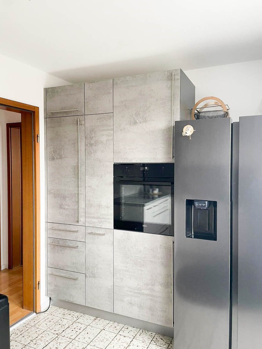 Helle großzügige 3 ZKB Dachwohnung mit sonniger Loggia und EBK zur Ablöse
