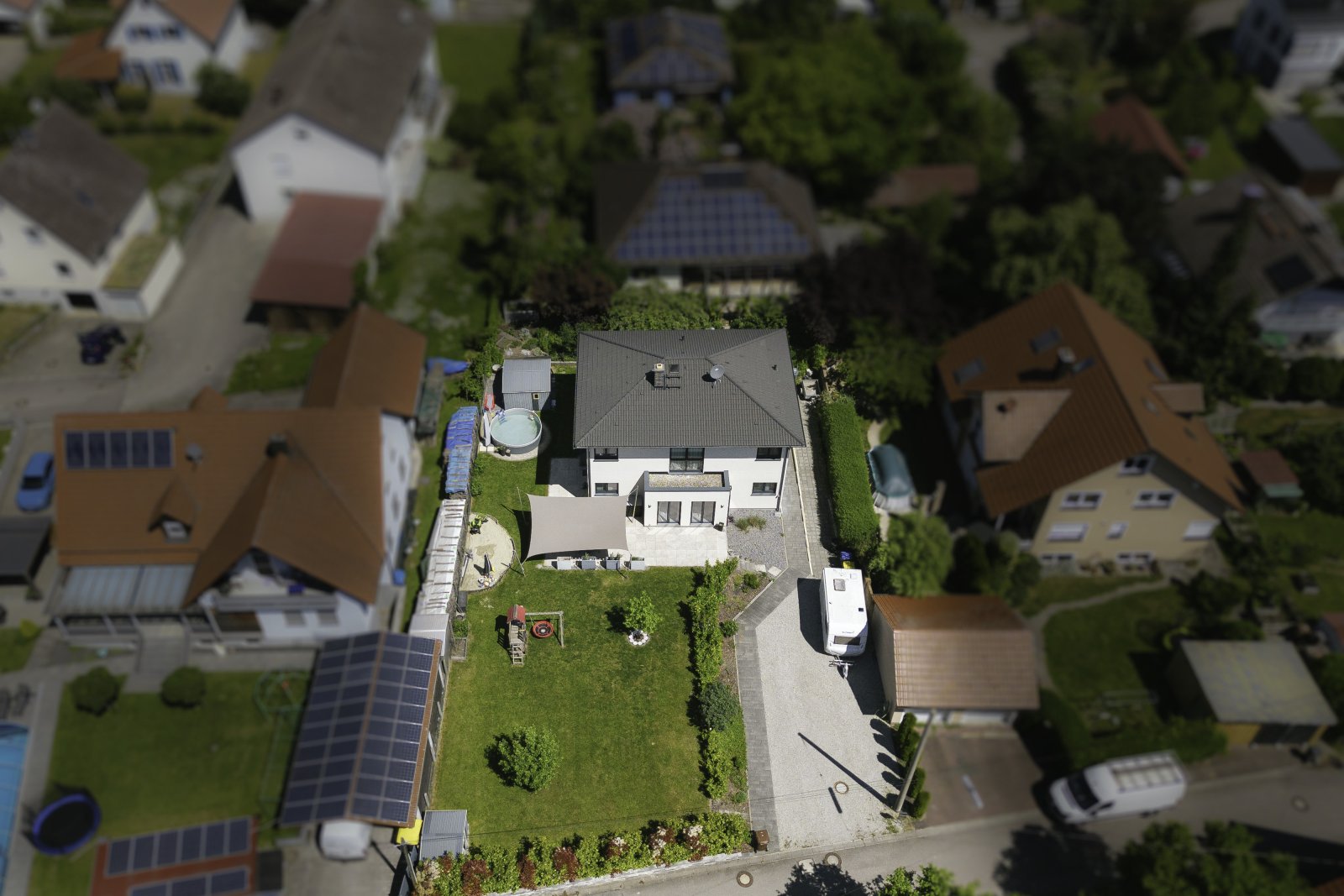 Modernes Bien-Zenker-Effizienzhaus KfW 55 – Stilvoll wohnen mit Komfort und Zukunft