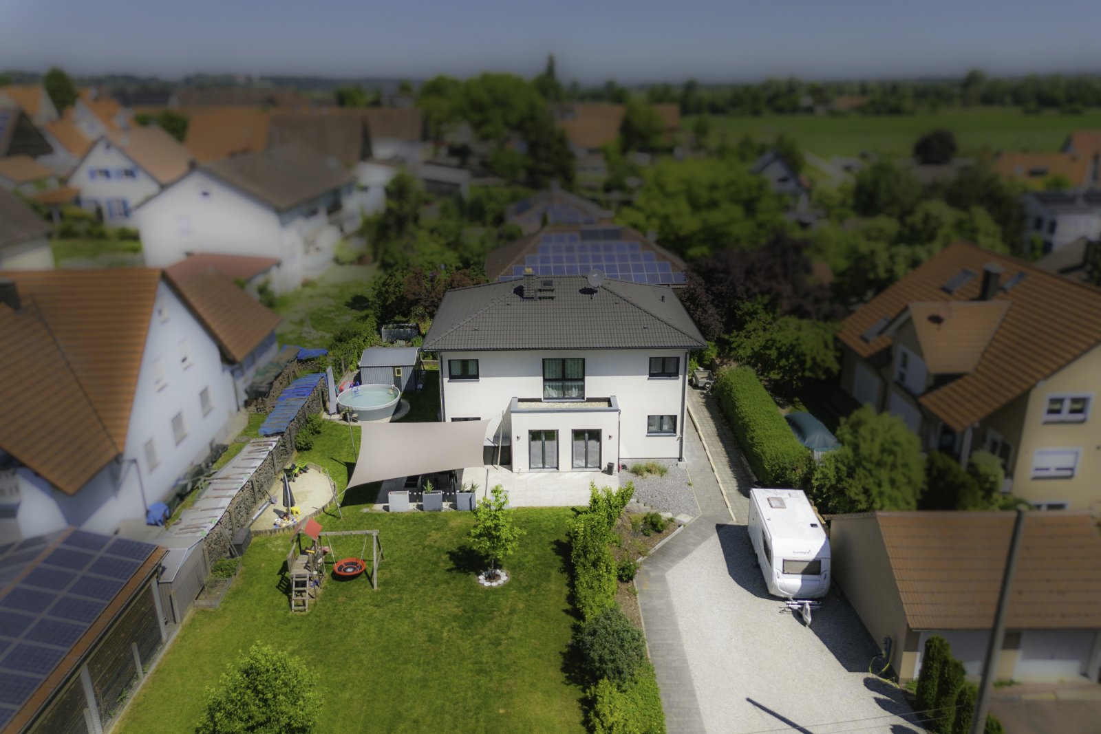 Modernes Bien-Zenker-Effizienzhaus KfW 55 – Stilvoll wohnen mit Komfort und Zukunft
