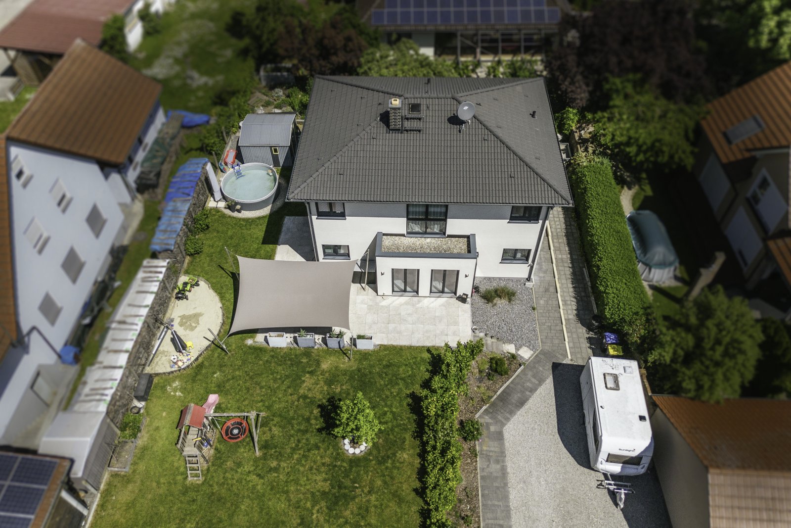 Modernes Bien-Zenker-Effizienzhaus KfW 55 – Stilvoll wohnen mit Komfort und Zukunft