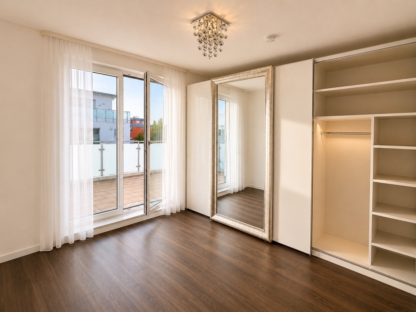 Exklusiv möblierte 4-Zimmer-Wohnung | 3 Dachterrassen | Aufzug | TG-Stellplatz | 1000 Mbit Internet