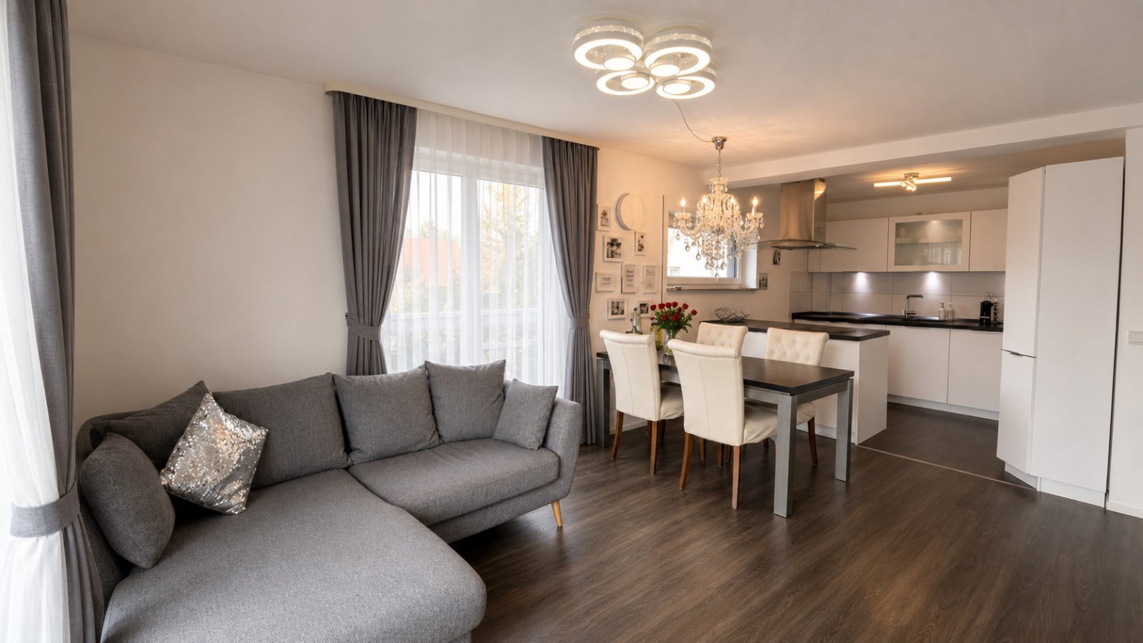 Exklusiv möblierte 4-Zimmer-Wohnung | 3 Dachterrassen | Aufzug | TG-Stellplatz | 1000 Mbit Internet
