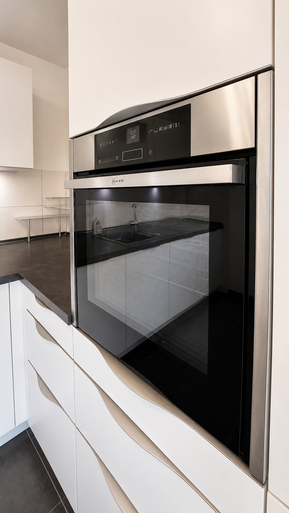 Exklusiv möblierte 4-Zimmer-Wohnung | 3 Dachterrassen | Aufzug | TG-Stellplatz | 1000 Mbit Internet