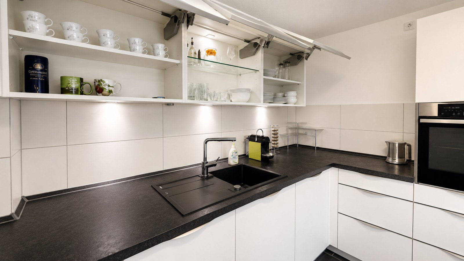 Exklusiv möblierte 4-Zimmer-Wohnung | 3 Dachterrassen | Aufzug | TG-Stellplatz | 1000 Mbit Internet