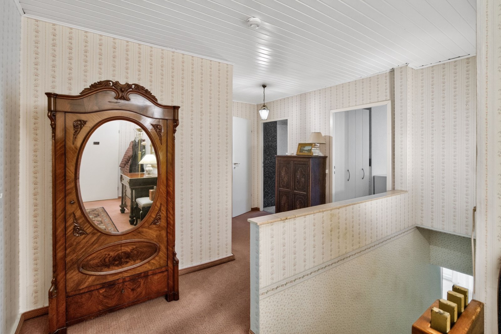 Hochwertige 4-Zimmer-Terrassenwohnung auf zwei Ebenen, Tiefgarage und Dachpool in Göggingen