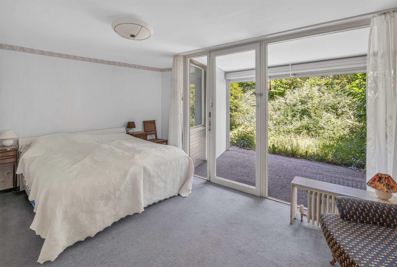 Hochwertige 4-Zimmer-Terrassenwohnung auf zwei Ebenen, Tiefgarage und Dachpool in Göggingen