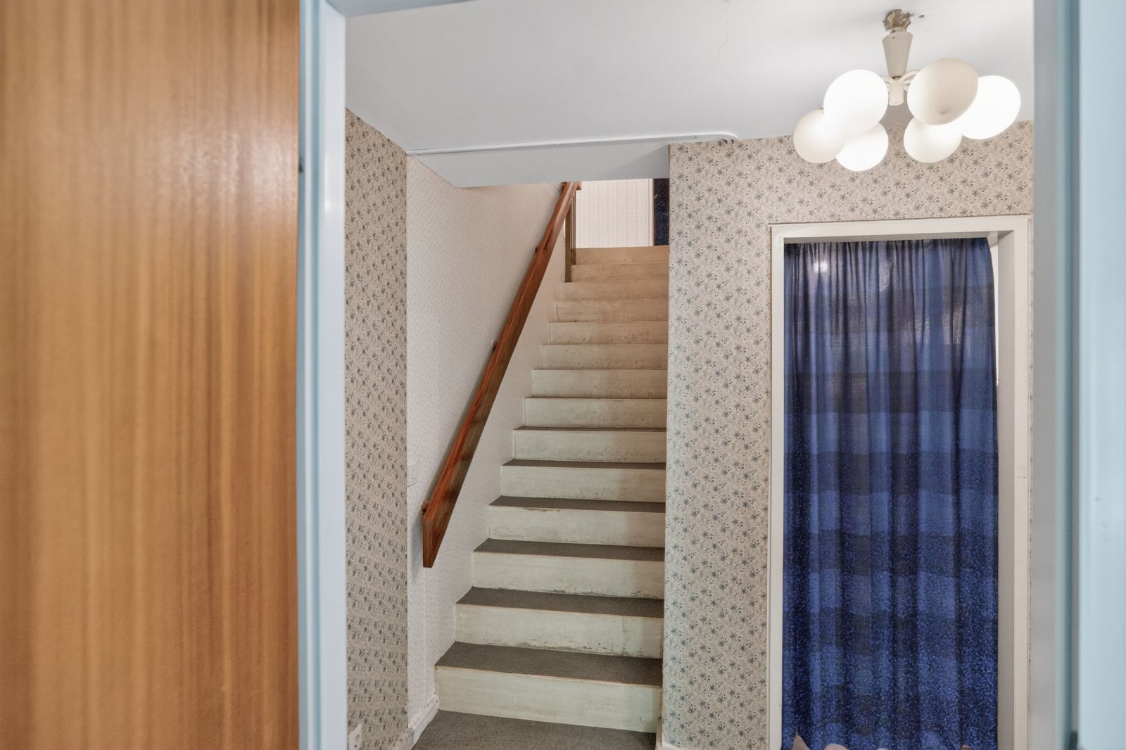 Hochwertige 4-Zimmer-Terrassenwohnung auf zwei Ebenen, Tiefgarage und Dachpool in Göggingen