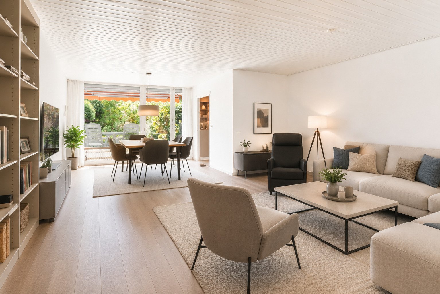 Hochwertige 4-Zimmer-Terrassenwohnung auf zwei Ebenen, Tiefgarage und Dachpool in Göggingen