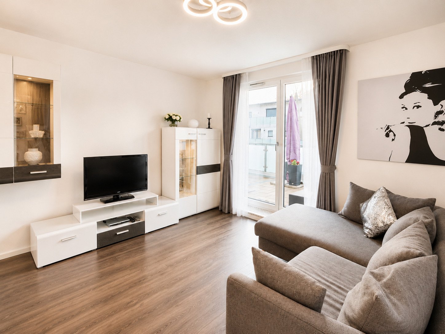 Exklusiv möblierte 4-Zimmer-Wohnung | 3 Dachterrassen | Aufzug | TG-Stellplatz | 1000 Mbit Internet