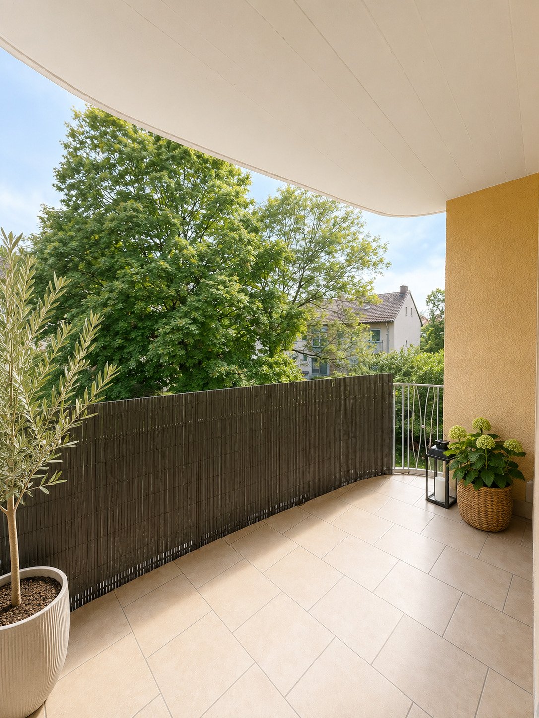 Attraktive 4-Zimmer-Wohnung mit Balkon in ruhiger Wohnlage von Königsbrunn - Anfragen bitte per E-Mail!