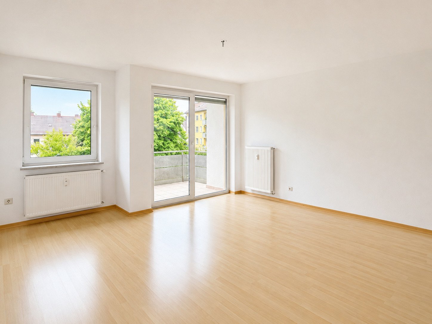 Königsbrunn: Charmante 3 ZKB - Wohnung mit viel Tageslicht und guter Raumaufteilung. Anfrage bitte per E-Mail! 
