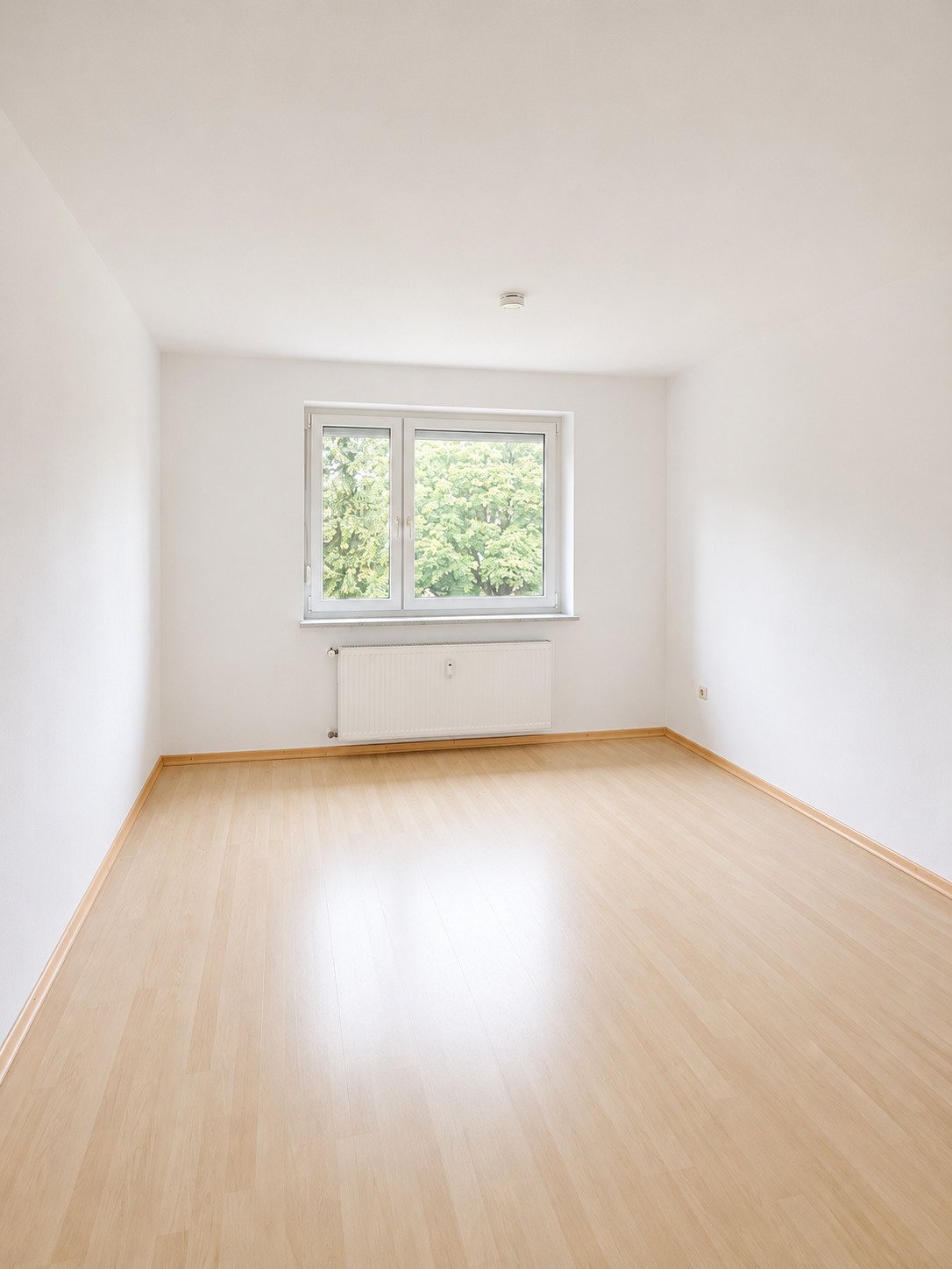 Charmante 3 ZKB - Wohnung mit viel Tageslicht und guter Raumaufteilung. Anfrage bitte per E-Mail!