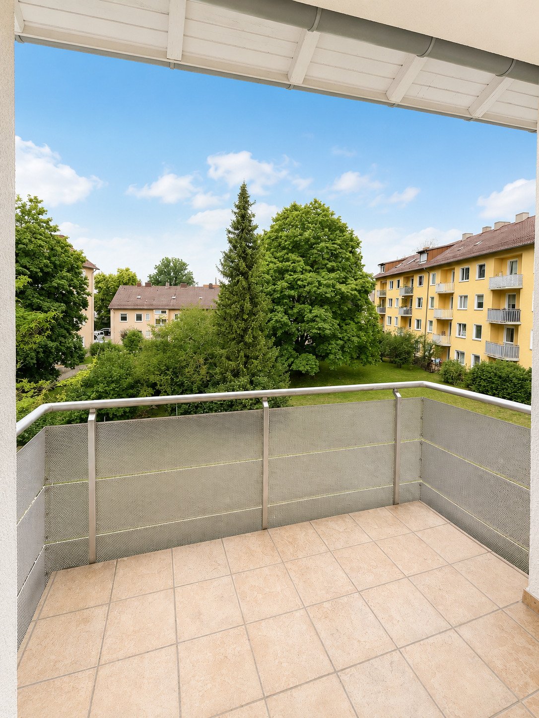 Charmante 3 ZKB - Wohnung mit viel Tageslicht und guter Raumaufteilung. Anfrage bitte per E-Mail!
