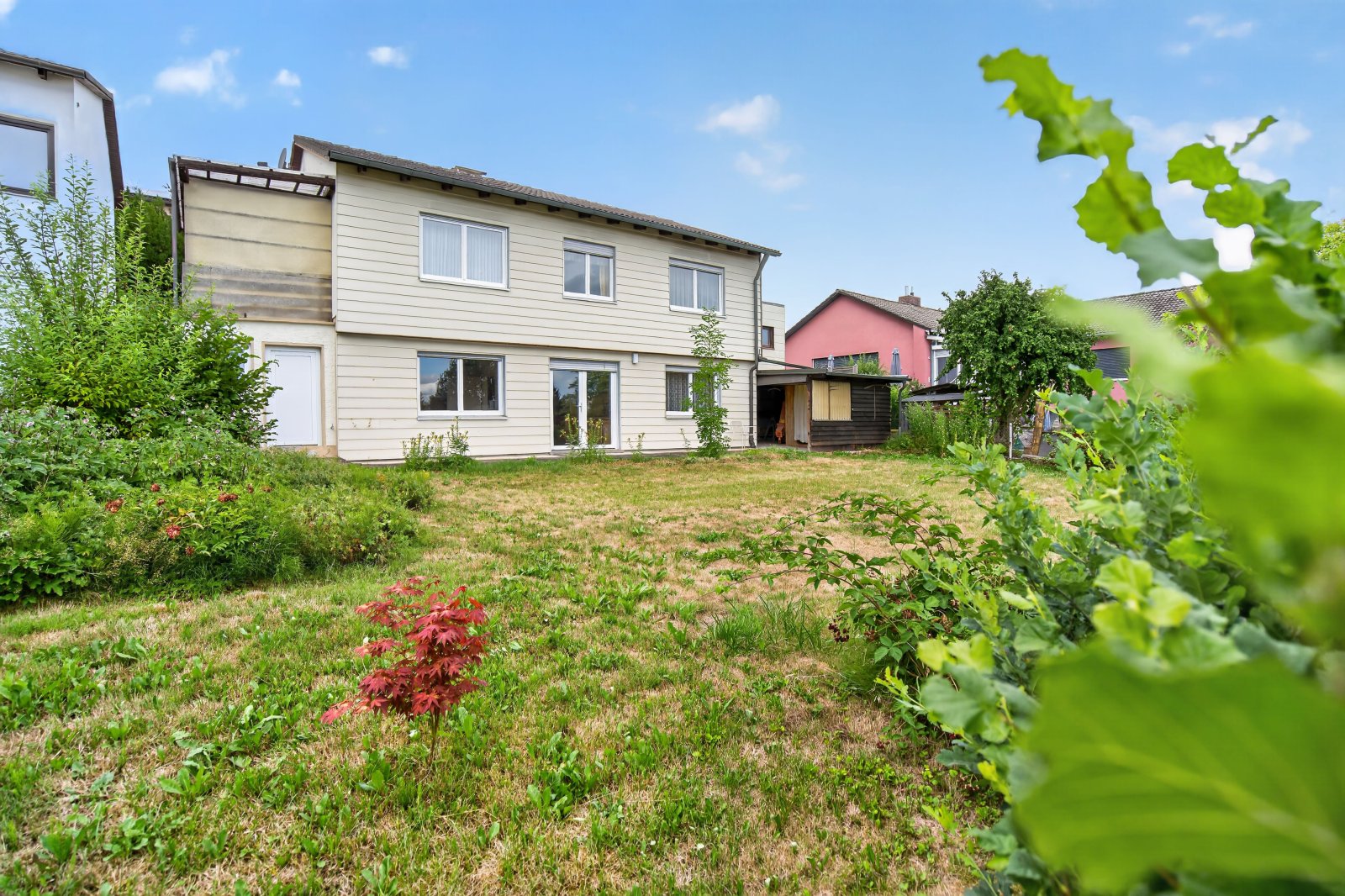 Einfamilienhaus mit viel Potenzial auf großem Gartengrundstück - 5 Zimmer + Garage am Haus 