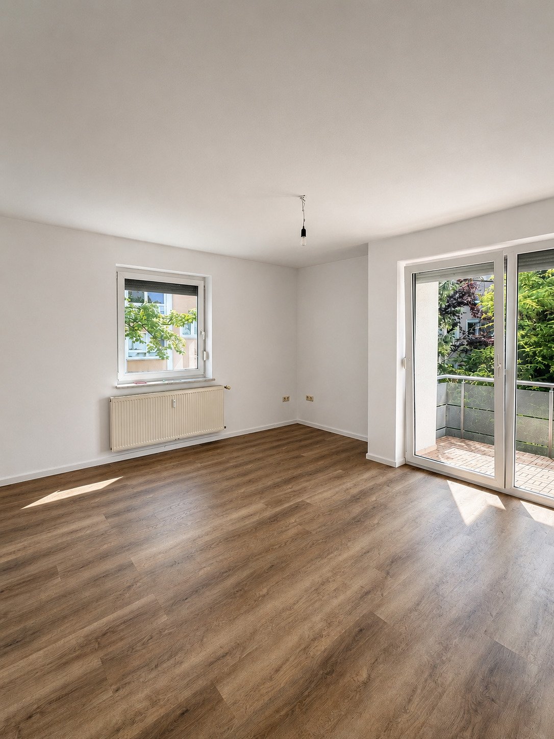 Königsbrunn: Gemütliche 3-ZKB mit heller Wohnatmosphäre und idealer Raumaufteilung. Anfrage bitte per E-Mail! 