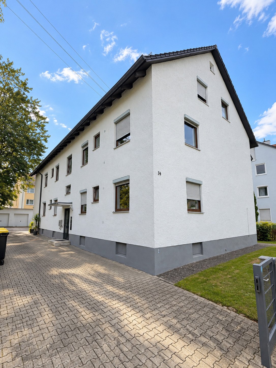 Königsbrunn: Frisch renoviert – Attraktive 3-Zimmer-Wohnung mit Balkon - Anfragen bitte per E-Mail!  