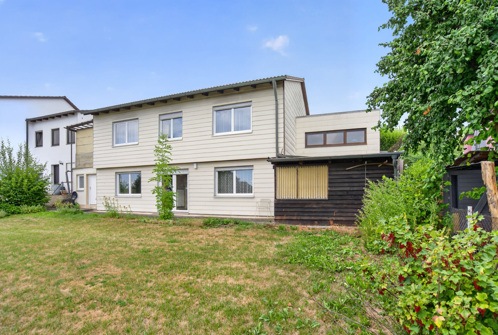 Einfamilienhaus mit viel Potenzial auf großem Gartengrundstück - 5 Zimmer + Garage am Haus