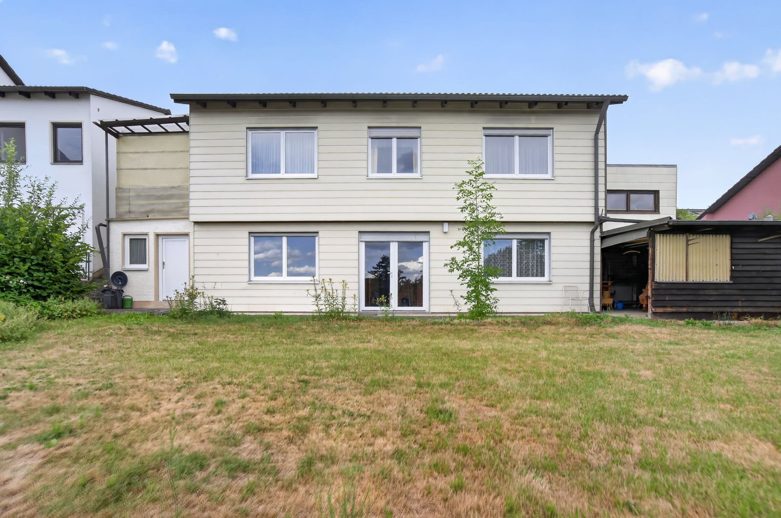 Einfamilienhaus mit viel Potenzial auf großem Gartengrundstück - 5 Zimmer + Garage am Haus