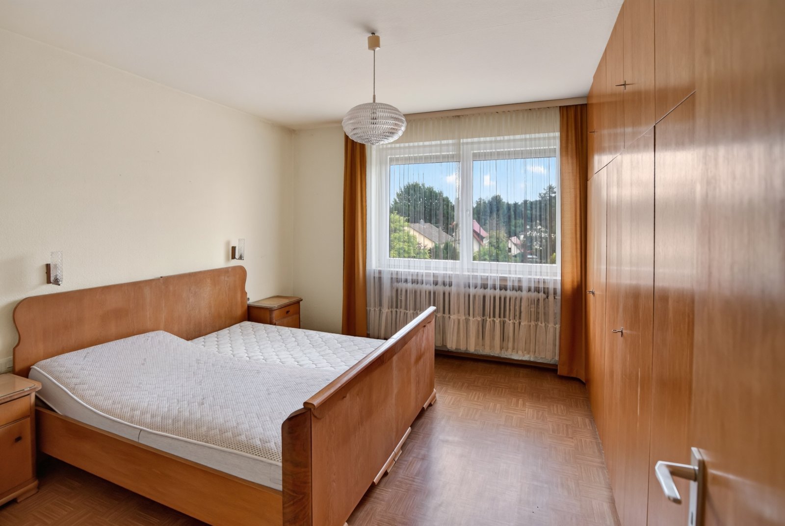 Einfamilienhaus mit viel Potenzial auf großem Gartengrundstück - 5 Zimmer + Garage am Haus